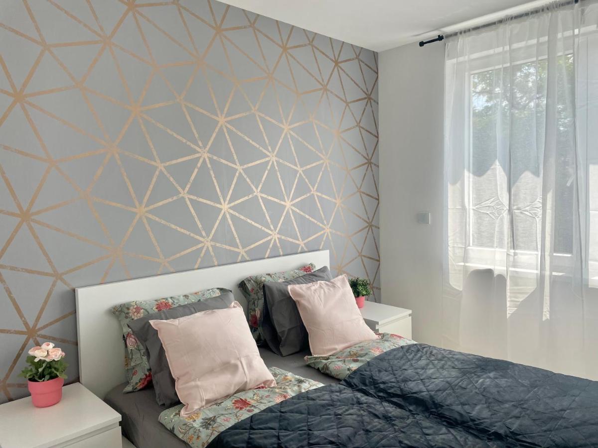 B144 Design Lux #freeparking